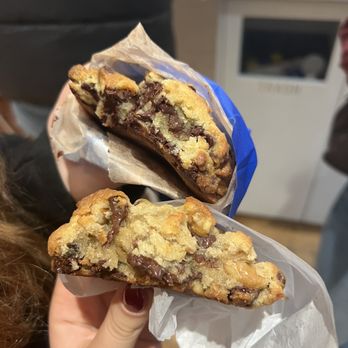 Levain Bakery - NoHo, NYC - Chocolate Chip Walnut Cookie Dark Chocolate Chip Cookie - Bakeries Near Me - New York, New York Levain Bakery - NoHo, NYC - Chocolate Chip Walnut Cookie Dark Chocolate Chip Cookie - Bakeries Near Me - New York, New York