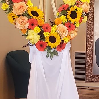 M's Flowers Montebello - Heavenly Dawn Sunflower Wreath - custom heart. - Florists Near Me - Montebello, California M's Flowers Montebello - Heavenly Dawn Sunflower Wreath - custom heart. - Florists Near Me - Montebello, California