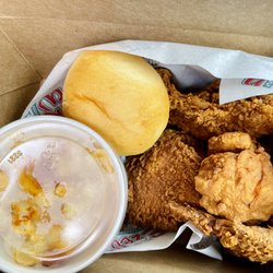 Ezell's Famous Chicken - 3 piece meal with Mac n cheese and roll