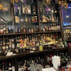 Cousin's Lebanese Cuisine - Nice bar
