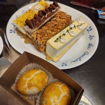 Panash Bakery - Charcoal cheesecake   Cookie monster Almond coffee mousse Durian pandan 2 x lotus Paste with pickled ginger and thousand year old egg - Bakeries Near Me - Markham, Ontario
