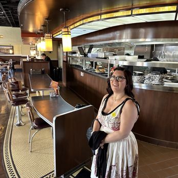 Streamliner Lounge - Kitchen counter dining area - Lounges Near Me - Orange, California
