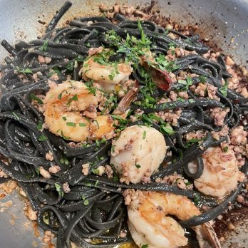 The Daily Catch - Aglio Olio (added shrimp and scallops) - Italian Near Me - Boston, Massachusetts