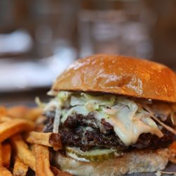 Luana’s Tavern - Burger