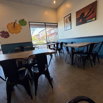 L&L Hawaiian Barbecue - Seating area - Hawaiian Near Me - Temecula, California L&L Hawaiian Barbecue - Seating area - Hawaiian Near Me - Temecula, California