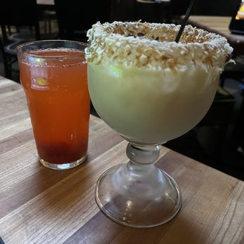 Cheddar's Scratch Kitchen - Cheddar's Painkiller cocktail and strawberry lemonade - American Near Me - Columbia, Missouri