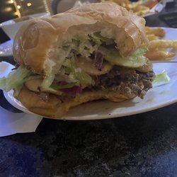 Walnut Grove Pub - Juicy bacon mushroom burger