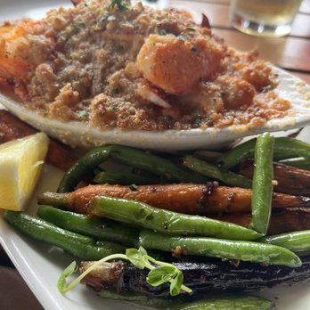 Eastmans Dockside Dining - Lobster pie - Seafood Near Me - Seabrook, New Hampshire