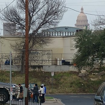 Franklin Barbecue - Short line for a Saturday. - Barbeque Near Me - Austin, Texas