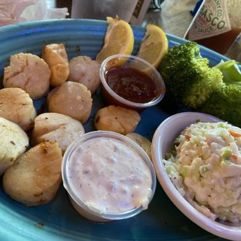 Howard's Pub & Raw Bar Restaurant - Scalps sides of broccoli and coleslaw - Seafood Near Me - Ocracoke, North Carolina Howard's Pub & Raw Bar Restaurant - Scalps sides of broccoli and coleslaw - Seafood Near Me - Ocracoke, North Carolina