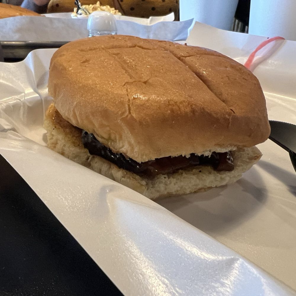 Que 49 Smokehouse - Pulled pork sandwich - Barbeque Near Me - Jonesboro, Arkansas Que 49 Smokehouse - Pulled pork sandwich - Barbeque Near Me - Jonesboro, Arkansas