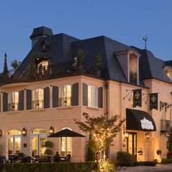 Magic At The Enchante - Magic at the Enchante takes place at the Enchante Boutique Hotel in Los Altos