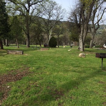 Sequoia Rv Ranch - Bbq picnic area and horse shoe pit - Campgrounds Near Me - Three Rivers, California