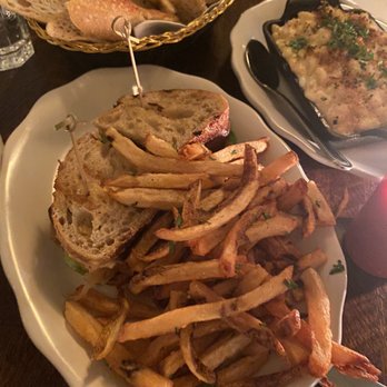 Vin Sur Vingt - merguez sausage sandwich - Wine Bars Near Me - Washington, DC, District of Columbia