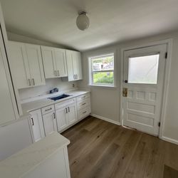 AIM Property Management - Beautiful remodeled kitchen for this 3-bedroom rental! Management project and was able to rent out within a week!