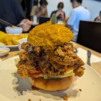 Cafe De Hong Kong - #104 Fried Chicken & Avocado Pineapple Bun w/ Lettuce, Tomato, Spicy Sauce, House Mayo - Hong Kong Style Cafe Near Me - Markham, Ontario