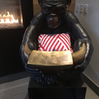 Earls Kitchen + Bar - Cocktail Bars Near Me - Denver, Colorado