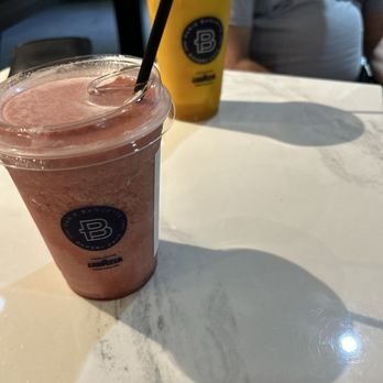 Paris Baguette - Strawberry Smoothie - Bakeries Near Me - Plano, Texas Paris Baguette - Strawberry Smoothie - Bakeries Near Me - Plano, Texas