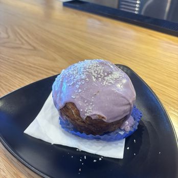 Bluberry Social - ube cruffin - Breakfast & Brunch Near Me - Irvine, California Bluberry Social - ube cruffin - Breakfast & Brunch Near Me - Irvine, California