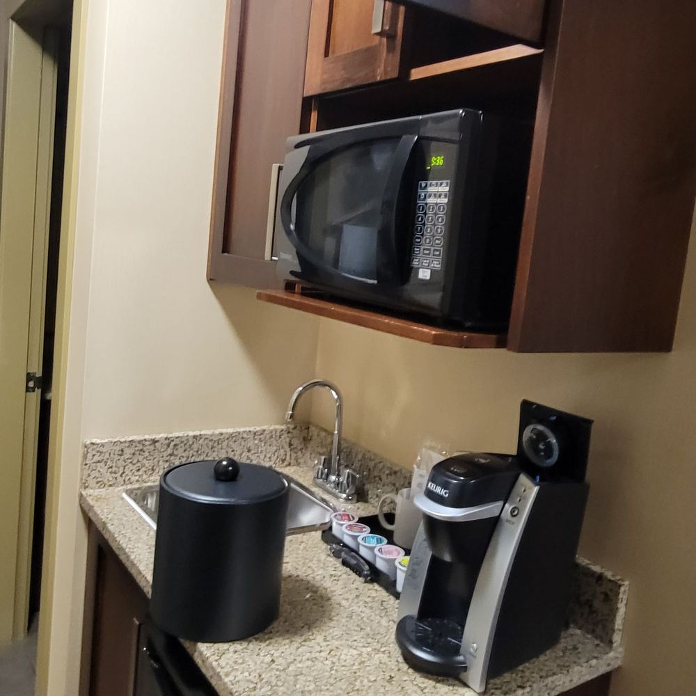 Bayview - Mini sink keruig machine - Hotels Near Me - Courtenay, British Columbia