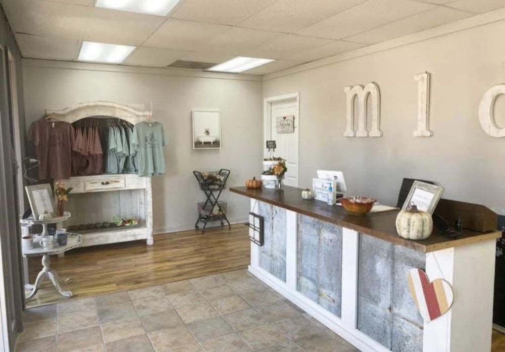 MUST LOVE DOGS GROOMING SALON Updated August 2024 30A Woodlawn Ave