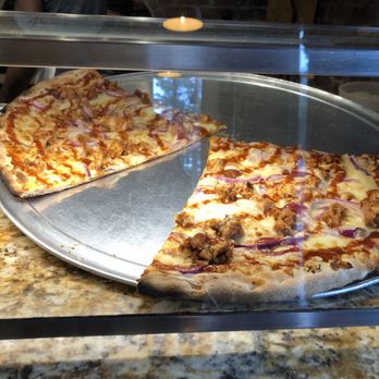 Est Est Est Pizza - The wonderful BBQ chicken pizza - Pizza Near Me - New Haven, Connecticut