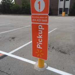 This location offers grocery pickup.
