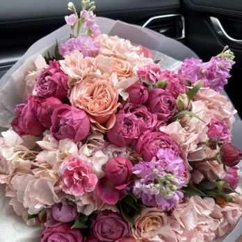 Luna Flowers Shop - Floral Designers Near Me - Chicago, Illinois