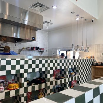 Underbelly Burger - The counter - Burgers Near Me - Houston, Texas