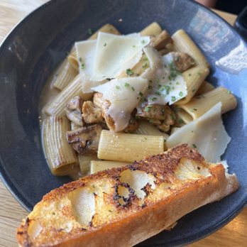 Moxies - Linguini Arrabiata Pasta - Lounges Near Me - Plano, Texas Moxies - Linguini Arrabiata Pasta - Lounges Near Me - Plano, Texas