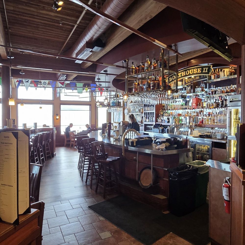 Ivar's Mukilteo Landing - The bar - Seafood Near Me - Mukilteo, Washington