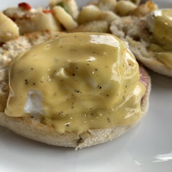 7 Mile Grill - Eggs Benedict - Seafood Near Me - Marathon, Florida