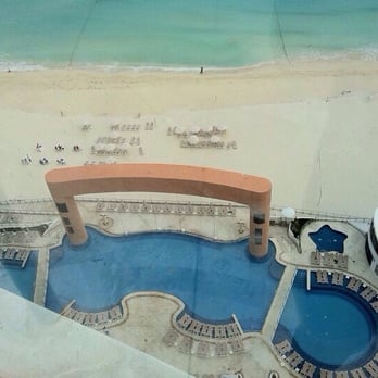 Beach Palace Cancun - 2012 - view of the pool from the roof....such a nice pool! - Resorts Near Me - Cancún, ROO