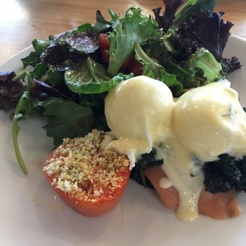 Early Bird - Frank Ffloyd Benedict w/ salad (poached eggs, roasted portabella, spinach, smoked salmon, bearnaise - low carb) - New American Near Me - Fullerton, California