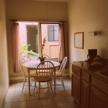 Capitola Venetian Hotel - kitchenette w/ fridge, dishes, and microwave - Hotels Near Me - Capitola, California Capitola Venetian Hotel - kitchenette w/ fridge, dishes, and microwave - Hotels Near Me - Capitola, California