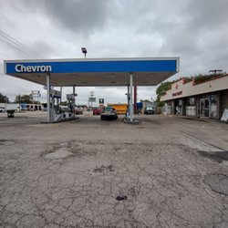 Chevron - Entrance from Anderson heading north from lamar. Eight gas pump stations. Big parking lot. Bus stop for the 323 and the 5 are close by