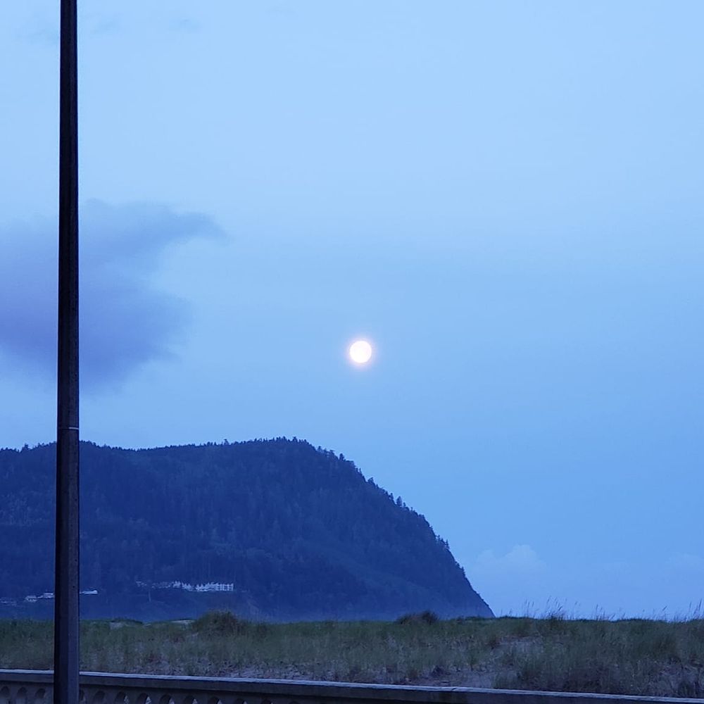 Best Western Plus Ocean View Resort - Moonrise over the beach - Hotels Near Me - Seaside, Oregon