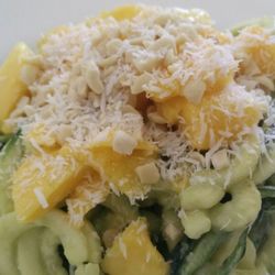 Reina Banana - Tallarines de calabacín con mango