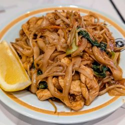 Kung Fu Kitchen - Hand cut noodles with chicken