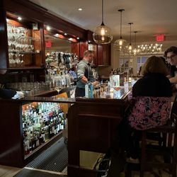 Stone Creek Inn - Bar is happening!