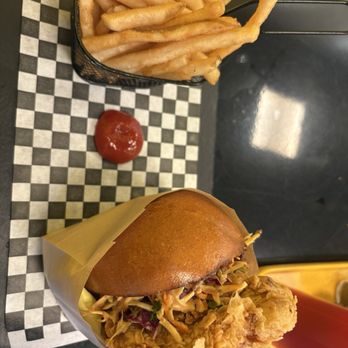Almost Famous - Burgers Near Me - Los Angeles, California Almost Famous - Burgers Near Me - Los Angeles, California