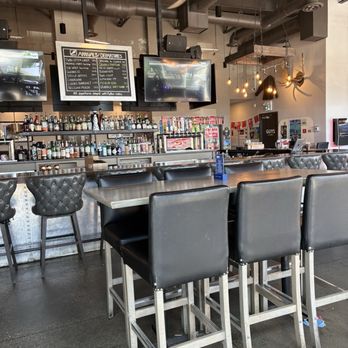 The Twin Otter Pub - Pubs Near Me - Edmonton, Alberta The Twin Otter Pub - Pubs Near Me - Edmonton, Alberta