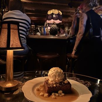 Armitage Alehouse - Sticky Date Cake - Pubs Near Me - Chicago, Illinois Armitage Alehouse - Sticky Date Cake - Pubs Near Me - Chicago, Illinois