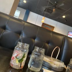 The Mason Jar Tavern - Empty drinks