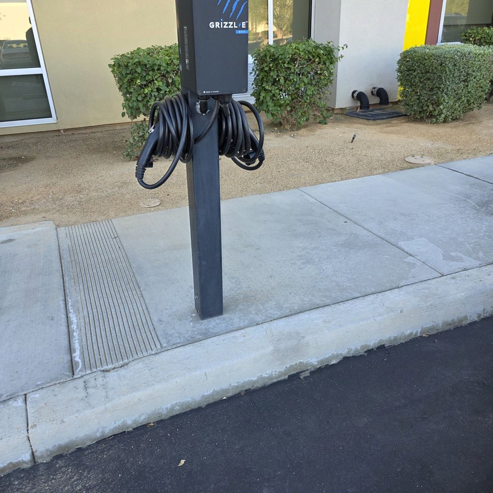 Hampton Inn & Suites Indio - Charging your ride - Hotels Near Me - Indio, California Hampton Inn & Suites Indio - Charging your ride - Hotels Near Me - Indio, California