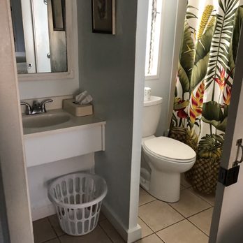 Hotel Molokai - Toilet and bathroom - Hotels Near Me - Kaunakakai, Hawaii