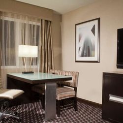 Embassy Suites by Hilton Houston Near the Galleria - Guest room