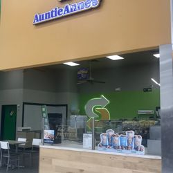 Auntie Anne's - Still closed.