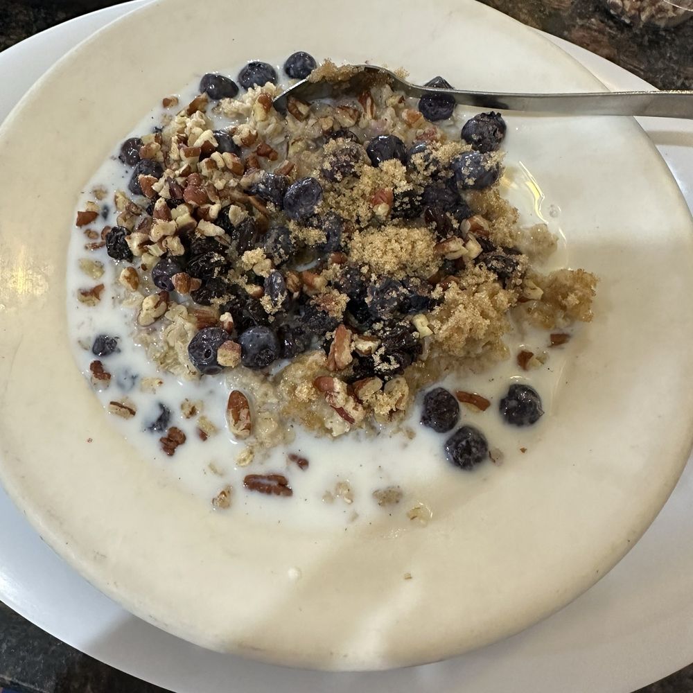 Cheryl's Place - Oatmeal with blueberries, raisins, pecans, and brown sugar. - Breakfast & Brunch Near Me - Brighton, Michigan