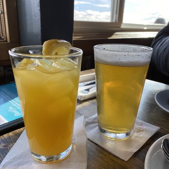 Sam's Chowder House - Iced tangerine lemonade and beer - Seafood Near Me - Half Moon Bay, California